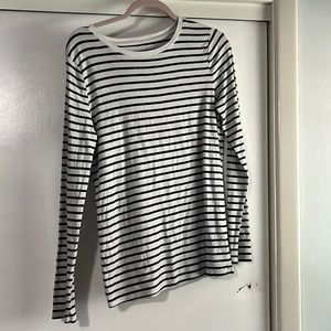🍇long sleeve white black stripe Merona size large